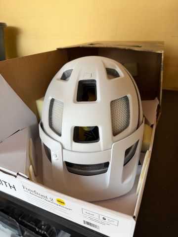 Used Smith Optics Forefront 2 MIPS Helmet 2022 bike — image 4 of 5