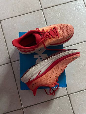 Used Hoka Clifton 8 EN 42,5 2025 bike
