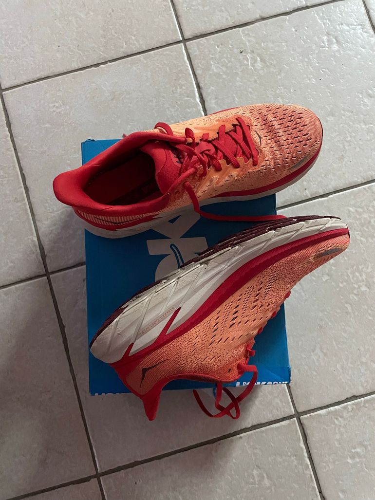 Used Hoka Clifton 8 EN 42,5 2025 bike — image 1 of 4