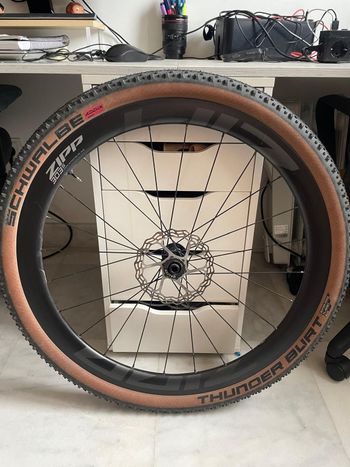Used Zipp 303s Disc Carbon 2025 bike — image 2 of 5