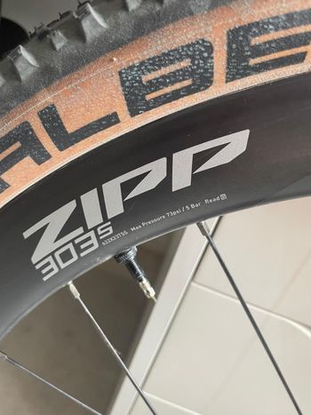 Used Zipp 303s Disc Carbon 2025 bike — image 3 of 5