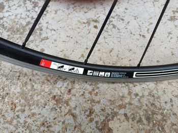 Used Dt Swiss R1700 Wheelset bike — image 7 of 7