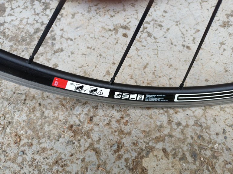 Used Dt Swiss R1700 Wheelset bike — image 7 of 7