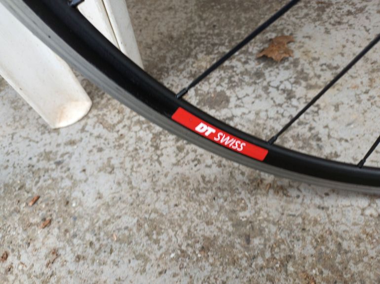 Used Dt Swiss R1700 Wheelset bike — image 3 of 7