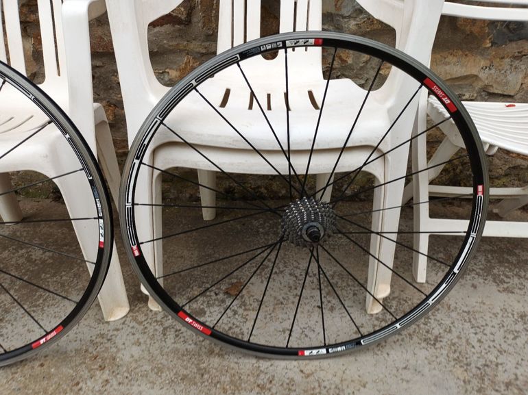 Used Dt Swiss R1700 Wheelset bike — image 2 of 7