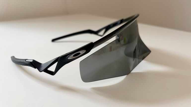 Used Oakley QNTM Kato 2025 bike — image 5 of 11