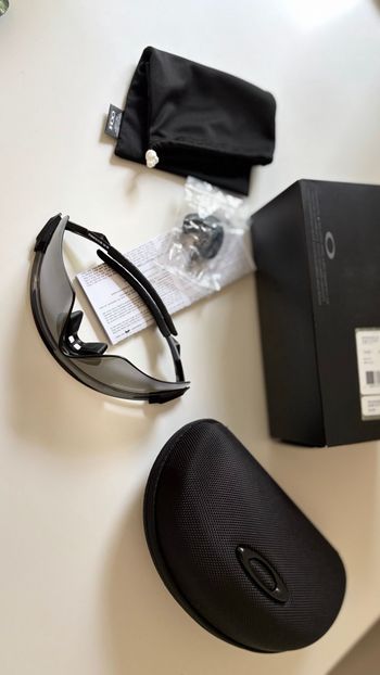 Used Oakley QNTM Kato 2025 bike — image 11 of 11