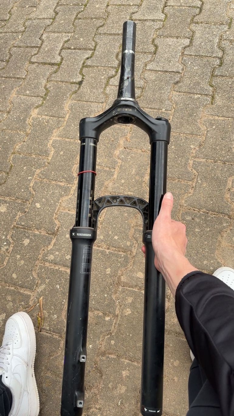 Used RockShox Yari Fork 2023 bike — image 2 of 3