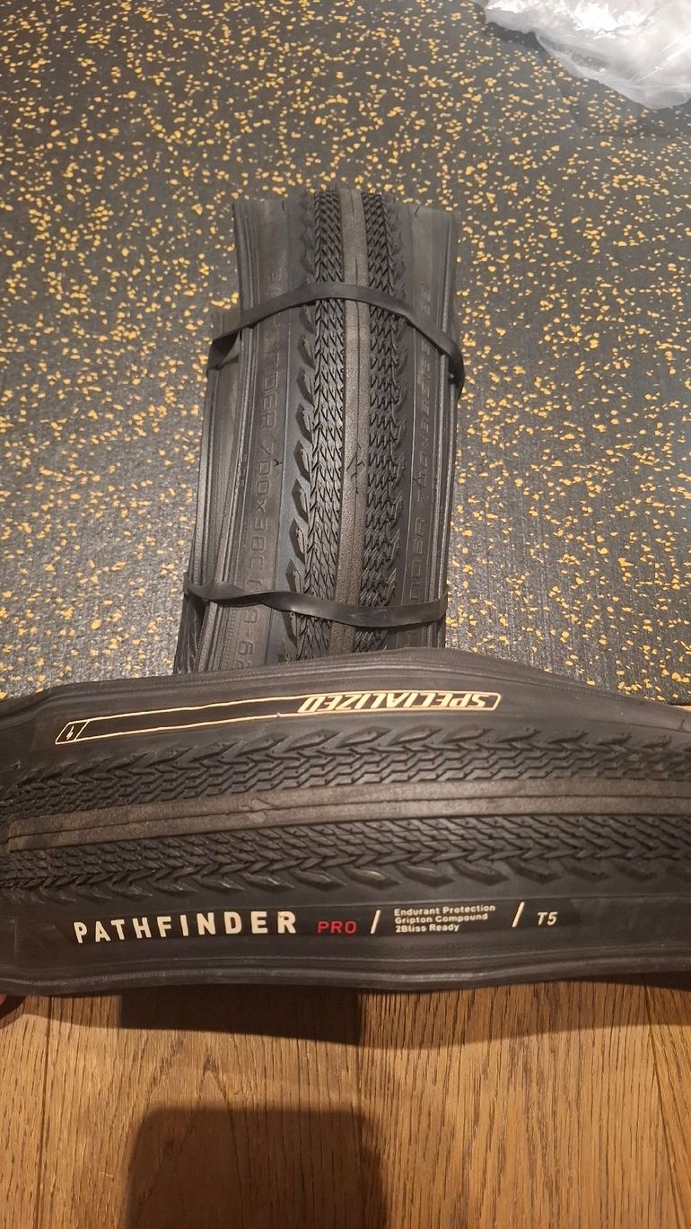 Used Specialized Pathfinder Pro Tubeless 38mm 2026 bike — image 1 of 2