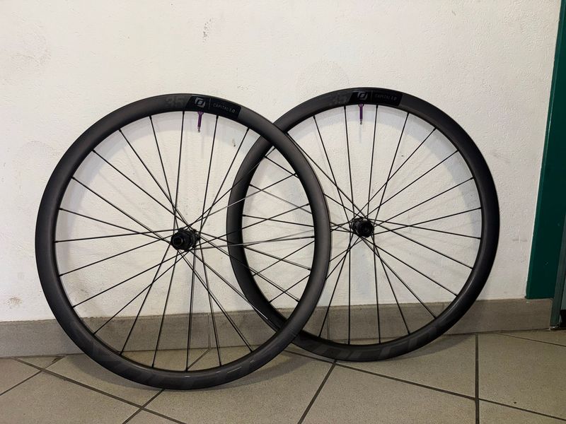 Gebrauchtes Syncros Capital 1.0 35mm 2025 bike — Bild 1 von 5