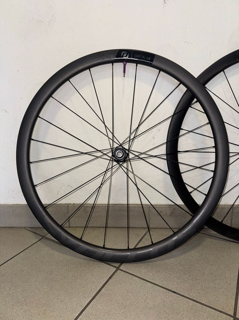 Used Syncros Capital 1.0 35mm 2025 bike — image 2 of 5