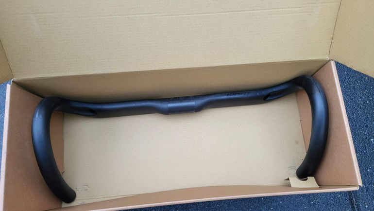 Used Giant Contact SLR 0 Aero Integrated Handlebar 2026 bike — image 1 of 3