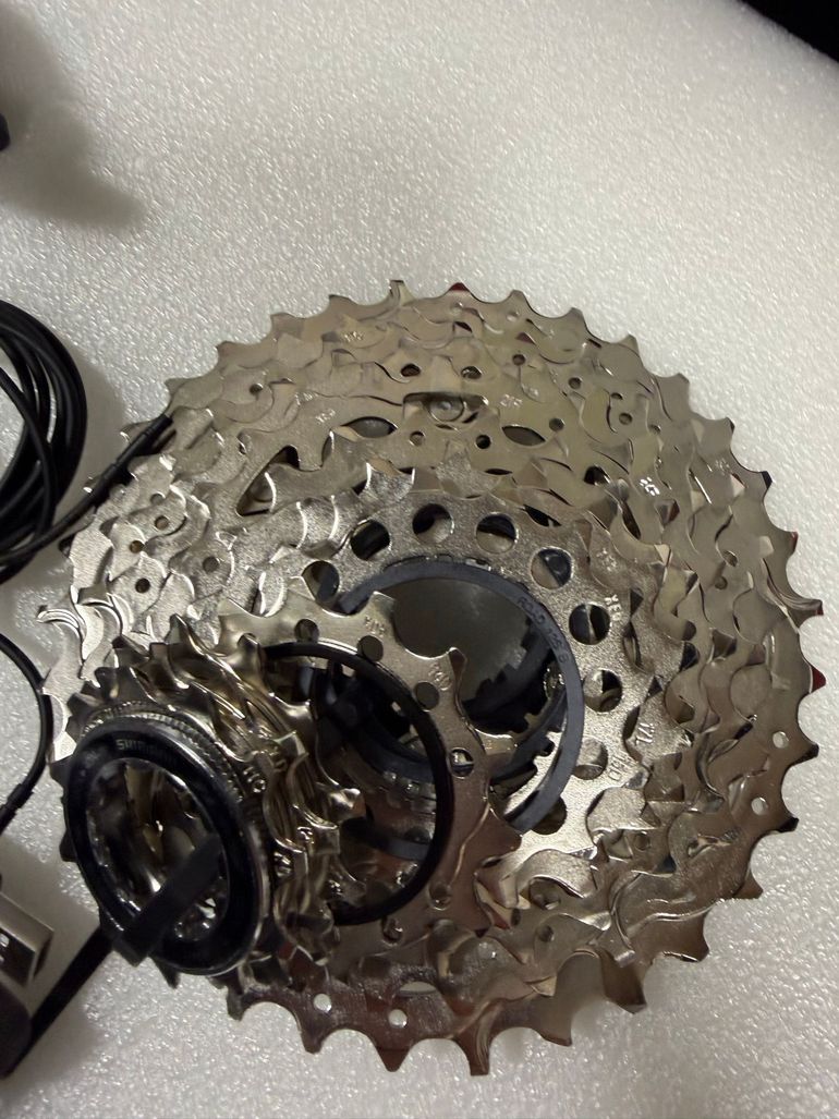 Used Shimano 105 Di2 2026 bike — image 6 of 12