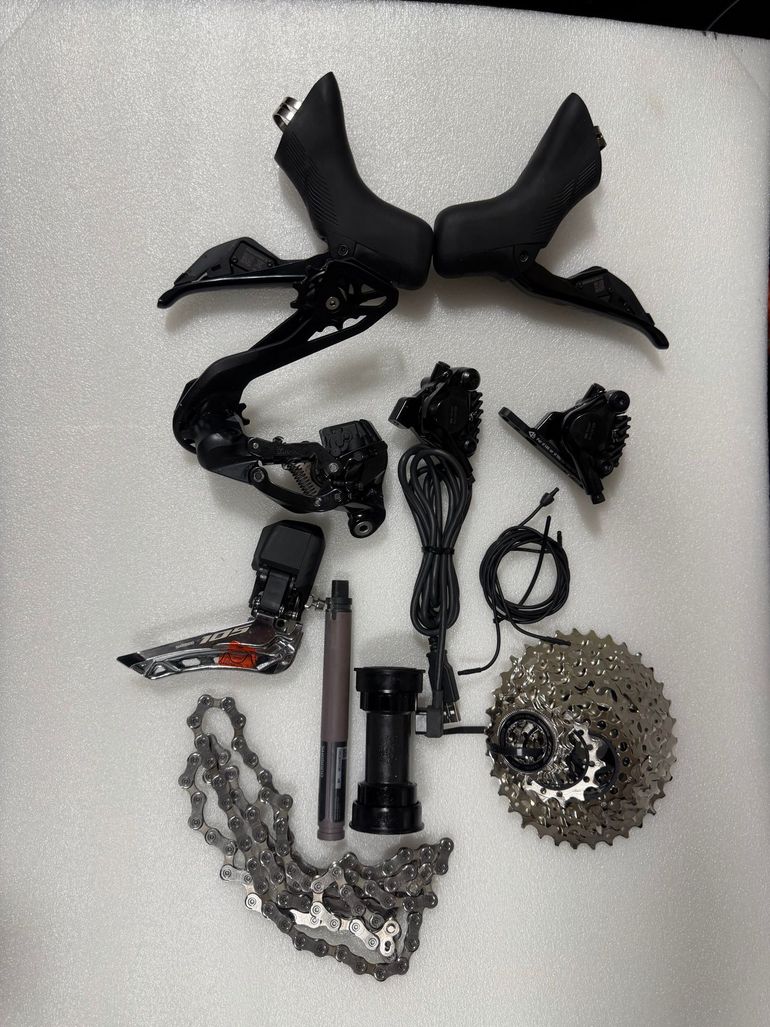 Used Shimano 105 Di2 2026 bike — image 1 of 12