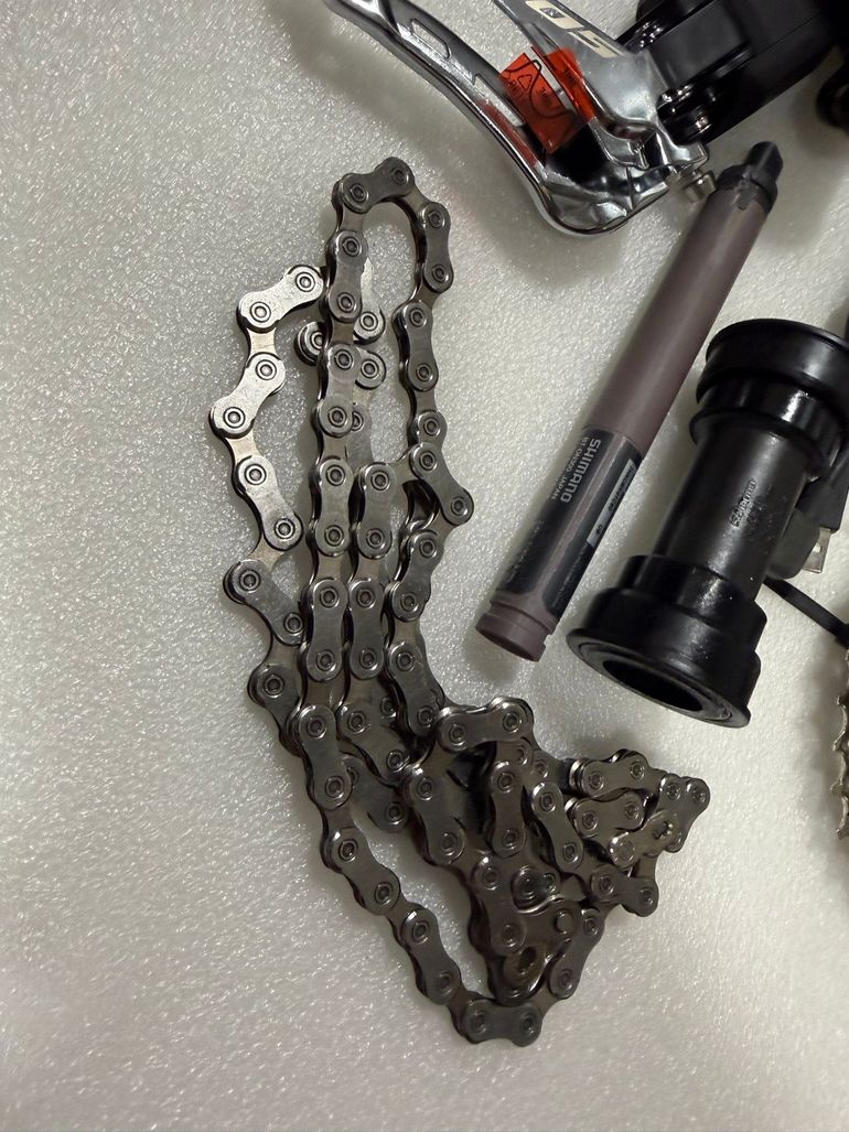 Used Shimano 105 Di2 2026 bike — image 8 of 12