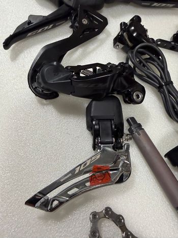 Used Shimano 105 Di2 2026 bike — image 5 of 12