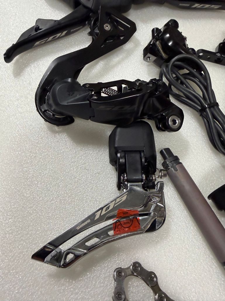 Used Shimano 105 Di2 2026 bike — image 5 of 12