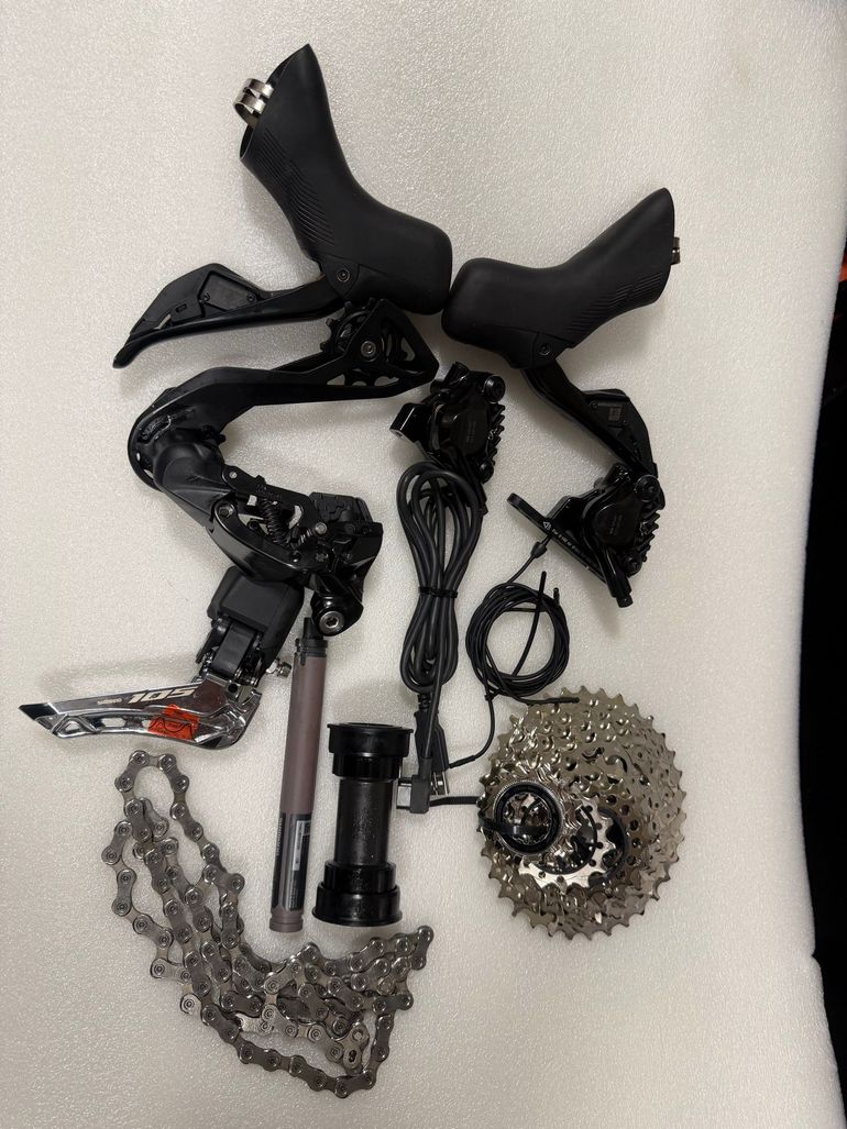 Used Shimano 105 Di2 2026 bike — image 10 of 12
