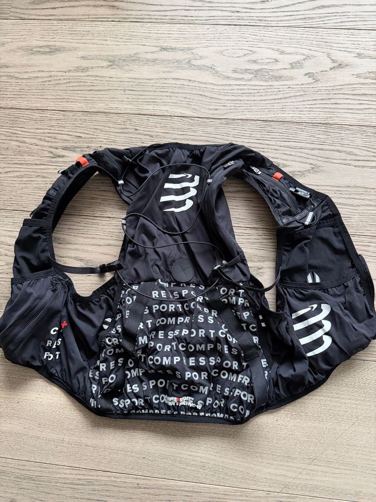 Used compressport Vest 15l 2025 bike — image 1 of 2
