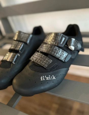 Used Fizik R1 Uomo 2025 bike — image 2 of 8