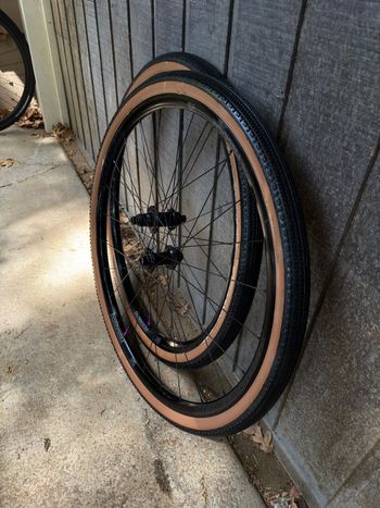Used Bontrager Paradigm Comp 25 TLR Disc Road Wheel 700c 2026 bike