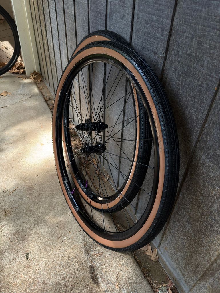 Used Bontrager Paradigm Comp 25 TLR Disc Road Wheel 700c 2026 bike — image 1 of 6
