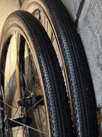 Used Bontrager Paradigm Comp 25 TLR Disc Road Wheel 700c 2026 bike — image 4 of 6