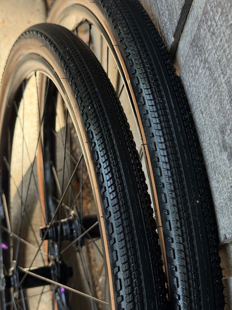 Used Bontrager Paradigm Comp 25 TLR Disc Road Wheel 700c 2026 bike — image 4 of 6