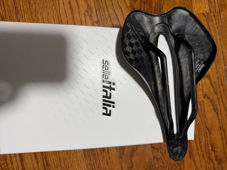 Used Selle Italia SLR Boost Tekno Carbon Saddle Superflow L3 2026 bike — image 4 of 4