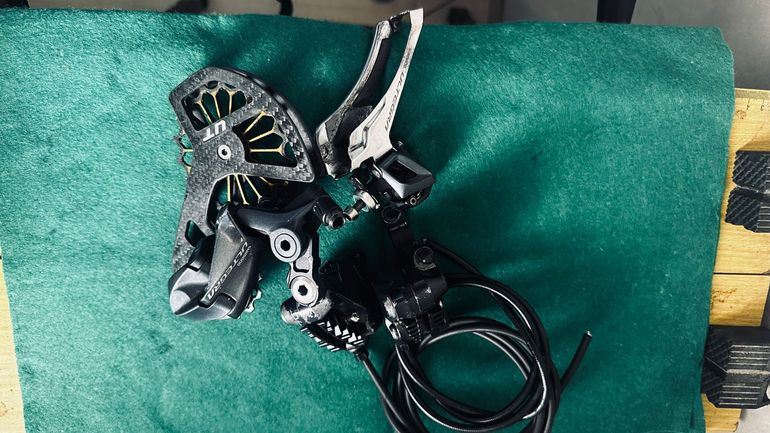 Used Shimano Cambio Anteriore e Posteriore 11v bike — image 1 of 4