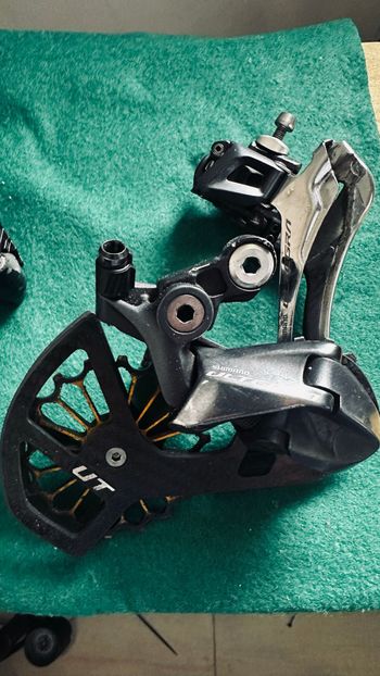 Used Shimano Cambio Anteriore e Posteriore 11v bike — image 2 of 4