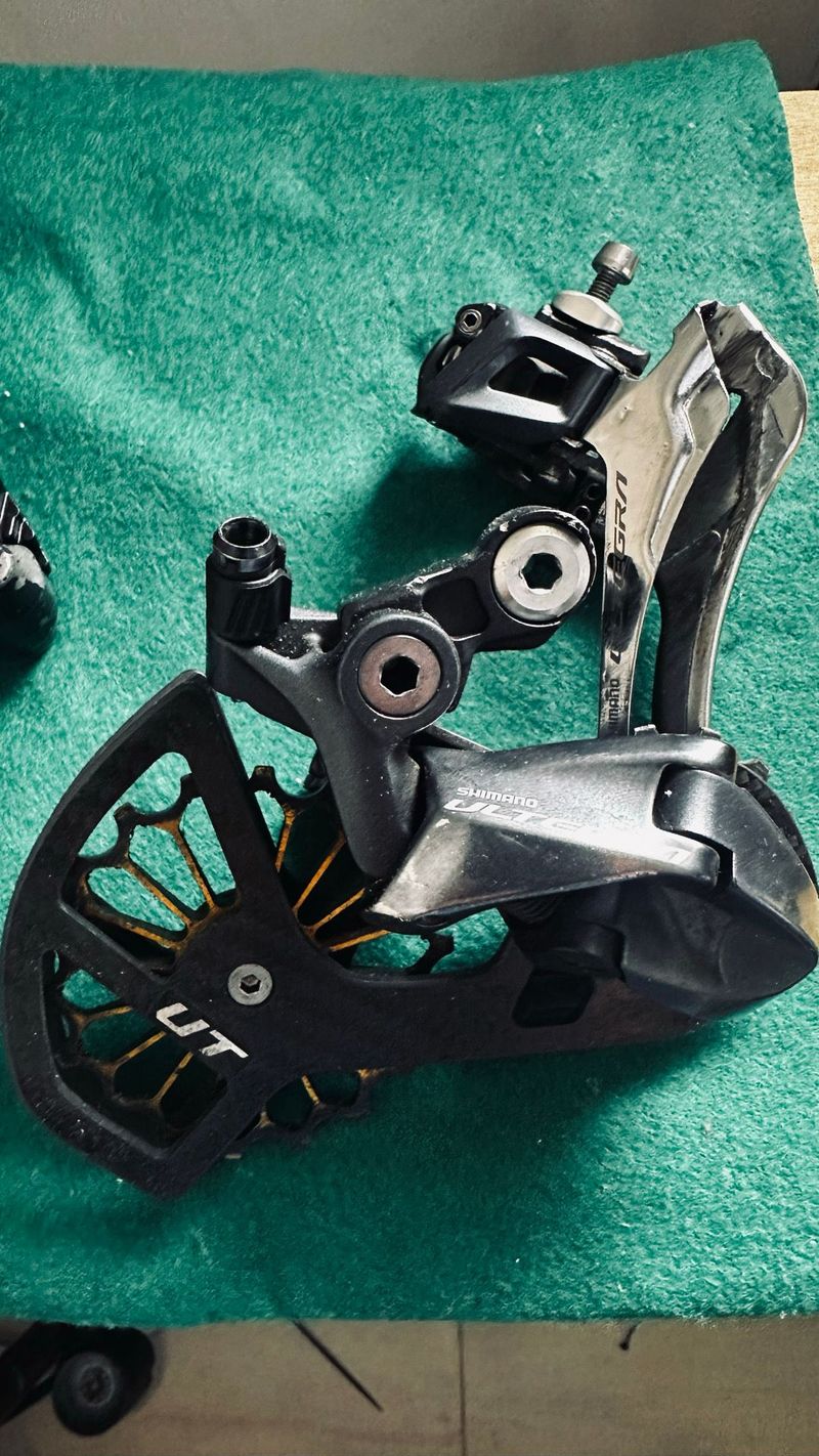 Käytetty Shimano Cambio Anteriore e Posteriore 11v Drivetrain & Pedals