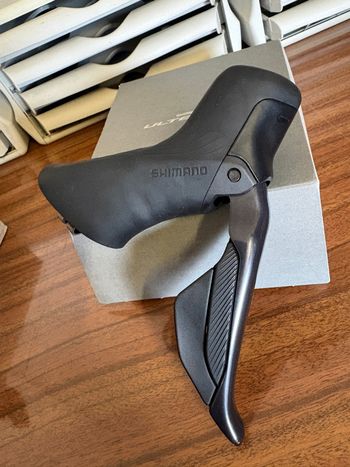 Used Shimano ULTEGRA Di2 Dual Control Lever 2x12s 2025 bike — image 4 of 7