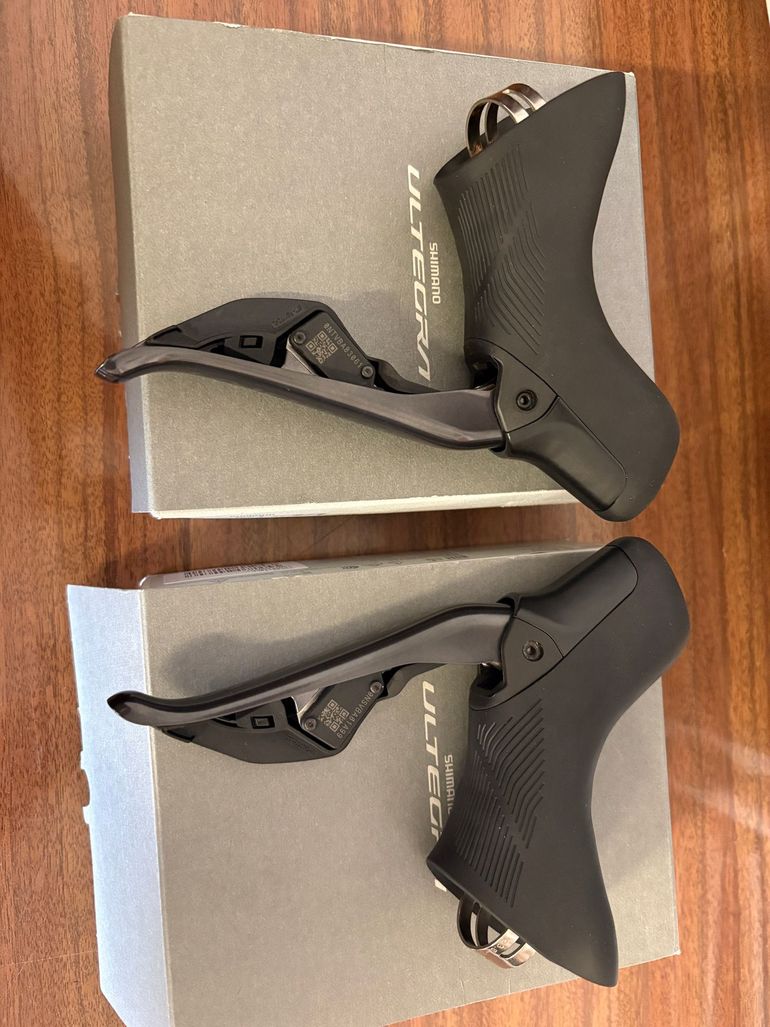 Used Shimano ULTEGRA Di2 Dual Control Lever 2x12s 2025 bike — image 2 of 7