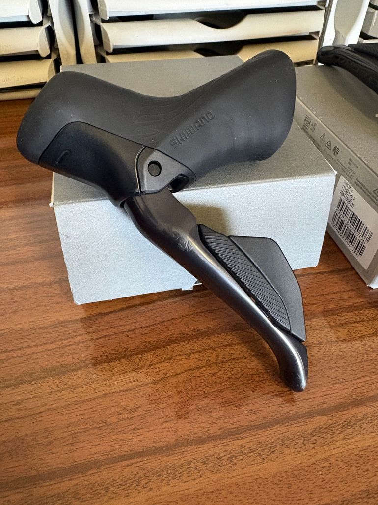 Used Shimano ULTEGRA Di2 Dual Control Lever 2x12s 2025 bike — image 3 of 7