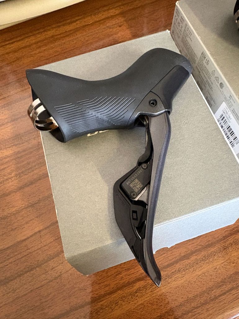 Used Shimano ULTEGRA Di2 Dual Control Lever 2x12s 2025 bike — image 6 of 7