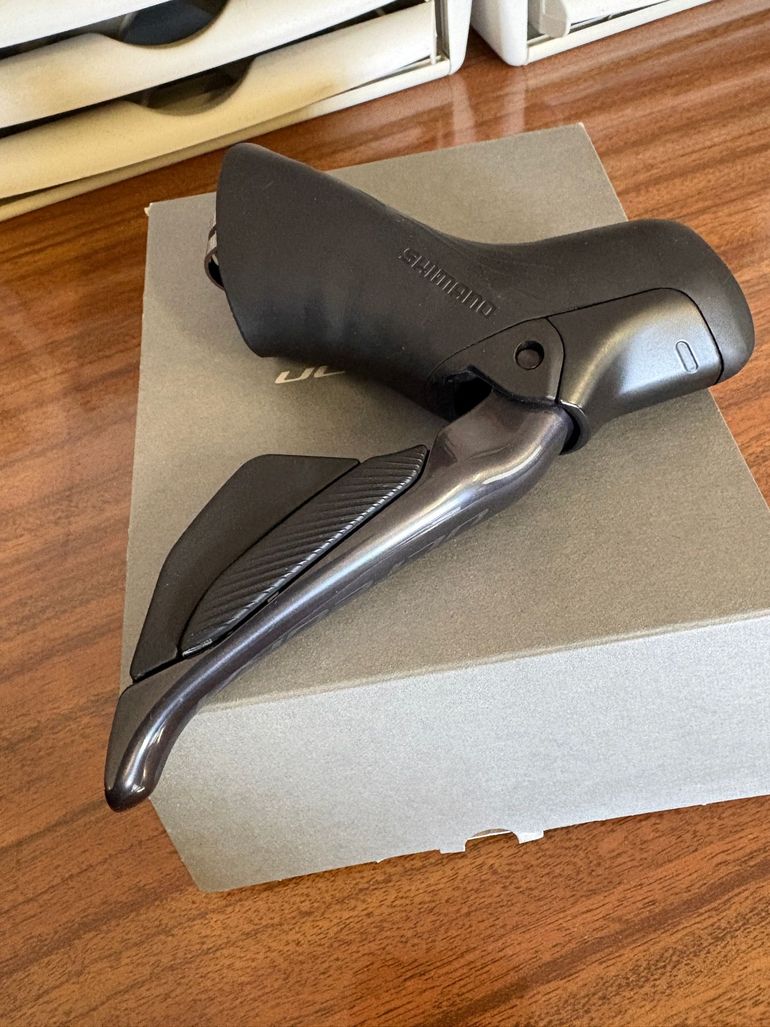 Used Shimano ULTEGRA Di2 Dual Control Lever 2x12s 2025 bike — image 5 of 7
