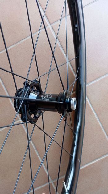 Used Campagnolo Shamal Dual Profile Wheelset bike — image 8 of 8