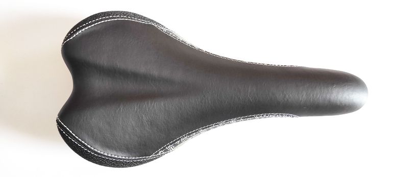 Used Lapierre Raid Saddle Black w/Silver decal bike — image 2 of 10