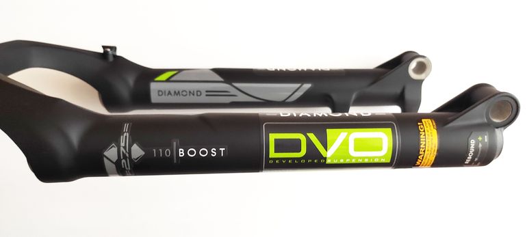 Used Dvo Bottom Case Assembly 27.5" Diamond Boost 15x110mm Black bike — image 9 of 11