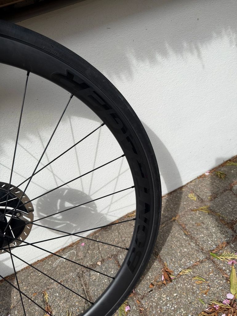 Used Bontrager Aeolus Elite 35 TLR Disc Road Wheel 2025 bike — image 2 of 5