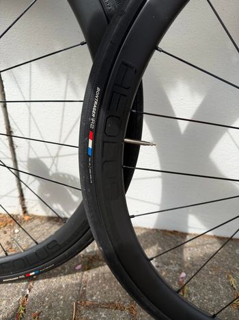 Used Bontrager Aeolus Elite 35 TLR Disc Road Wheel 2025 bike — image 3 of 5