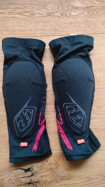 Used Troy Lee Designs Knee Guard 2025 bike