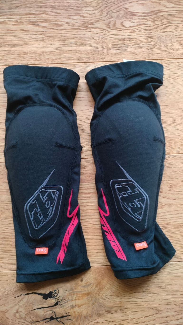 Used Troy Lee Designs Knee Guard 2025 bike — image 1 of 3