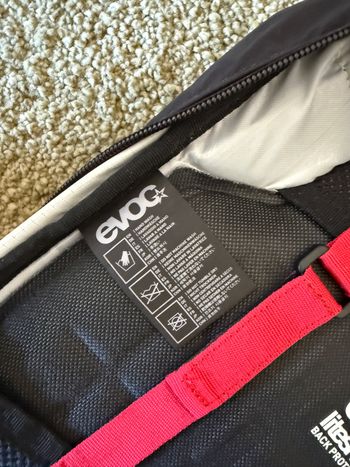 Used EVOC FR Lite Backpack bike — image 8 of 10