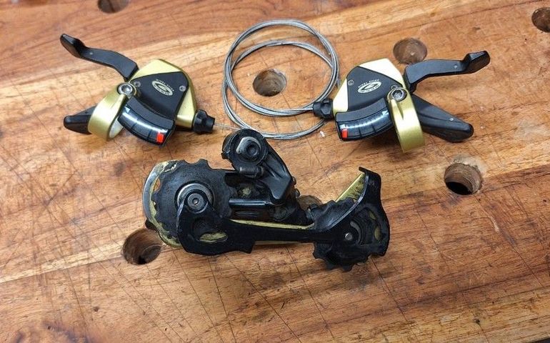 Used Shimano Deore LX gold special edition bike — image 2 of 11