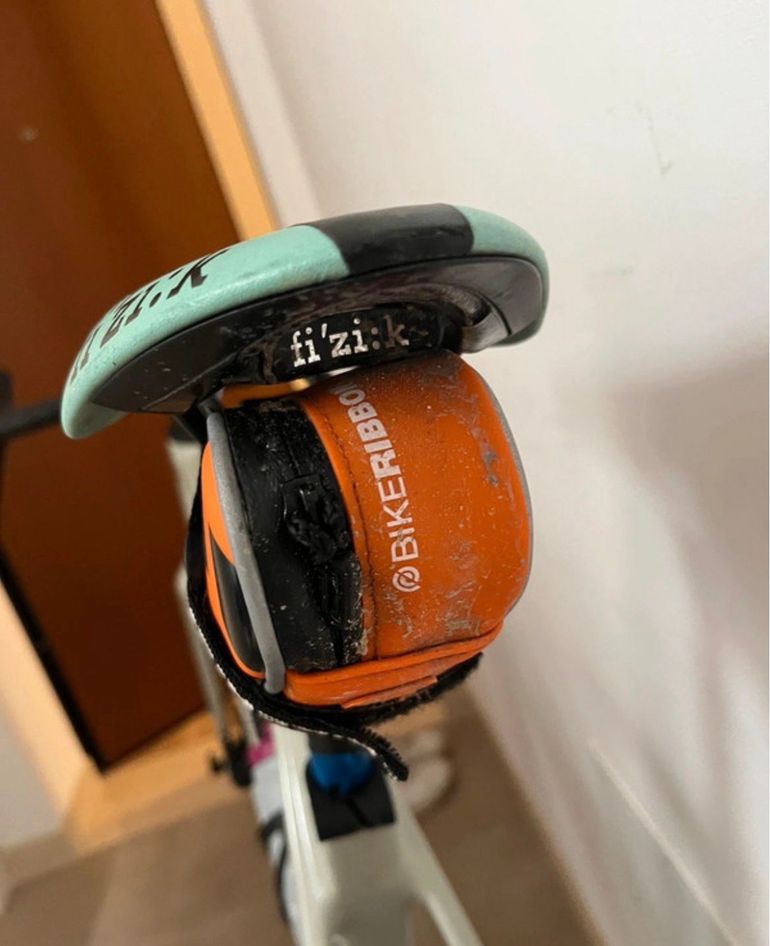 Used Fizik airone carbon bike — image 4 of 4