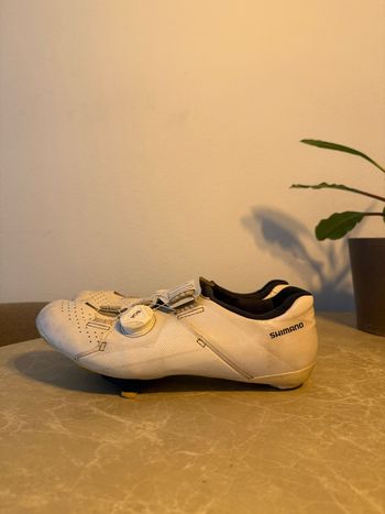 Used Shimano RC3 Shoes Size 39 bike — image 2 of 2
