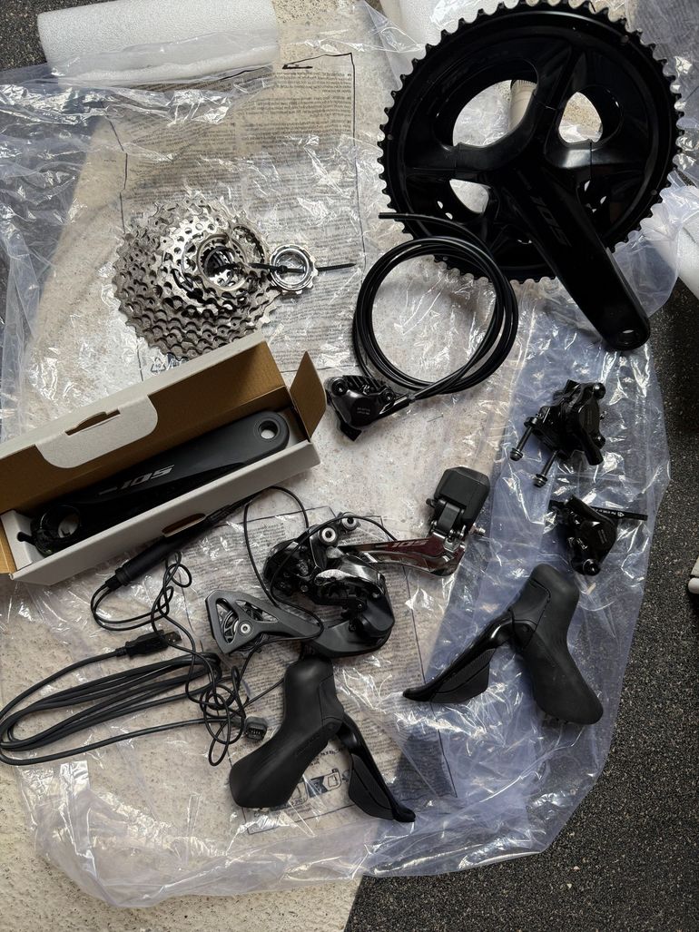 Used Shimano 105 Di2 12v 2025 bike — image 5 of 5