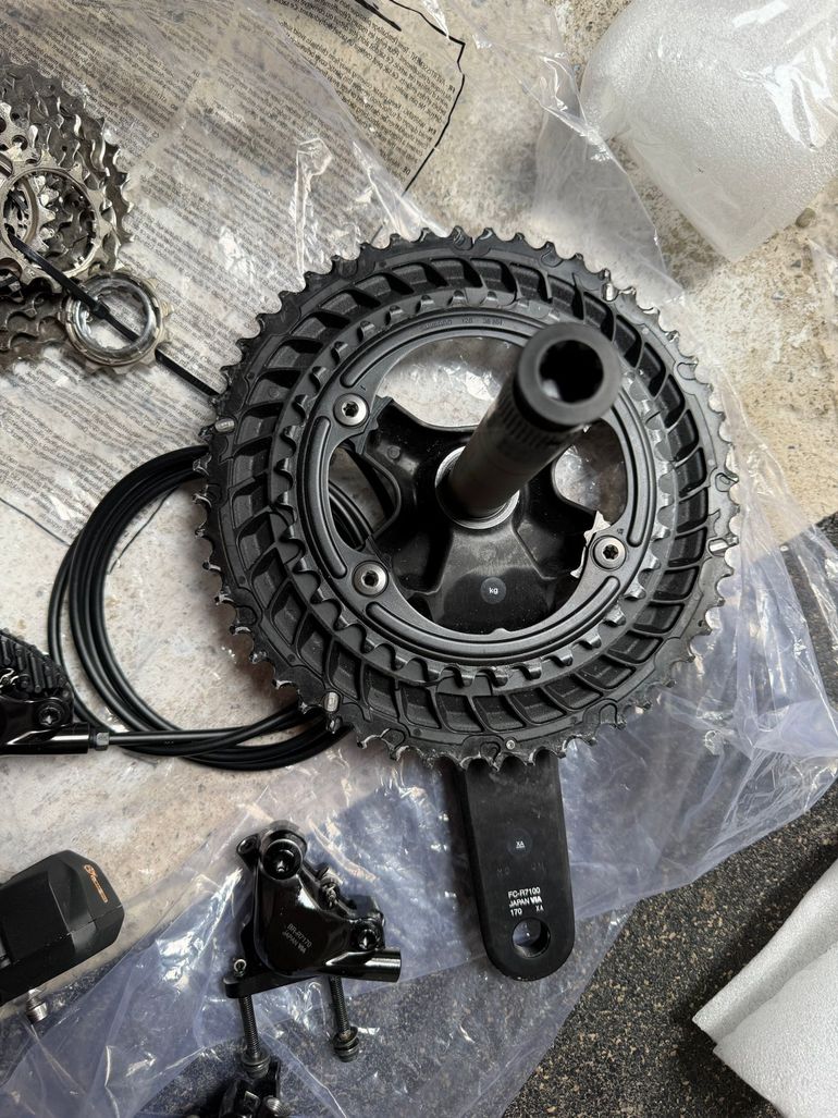 Used Shimano 105 Di2 12v 2025 bike — image 4 of 5